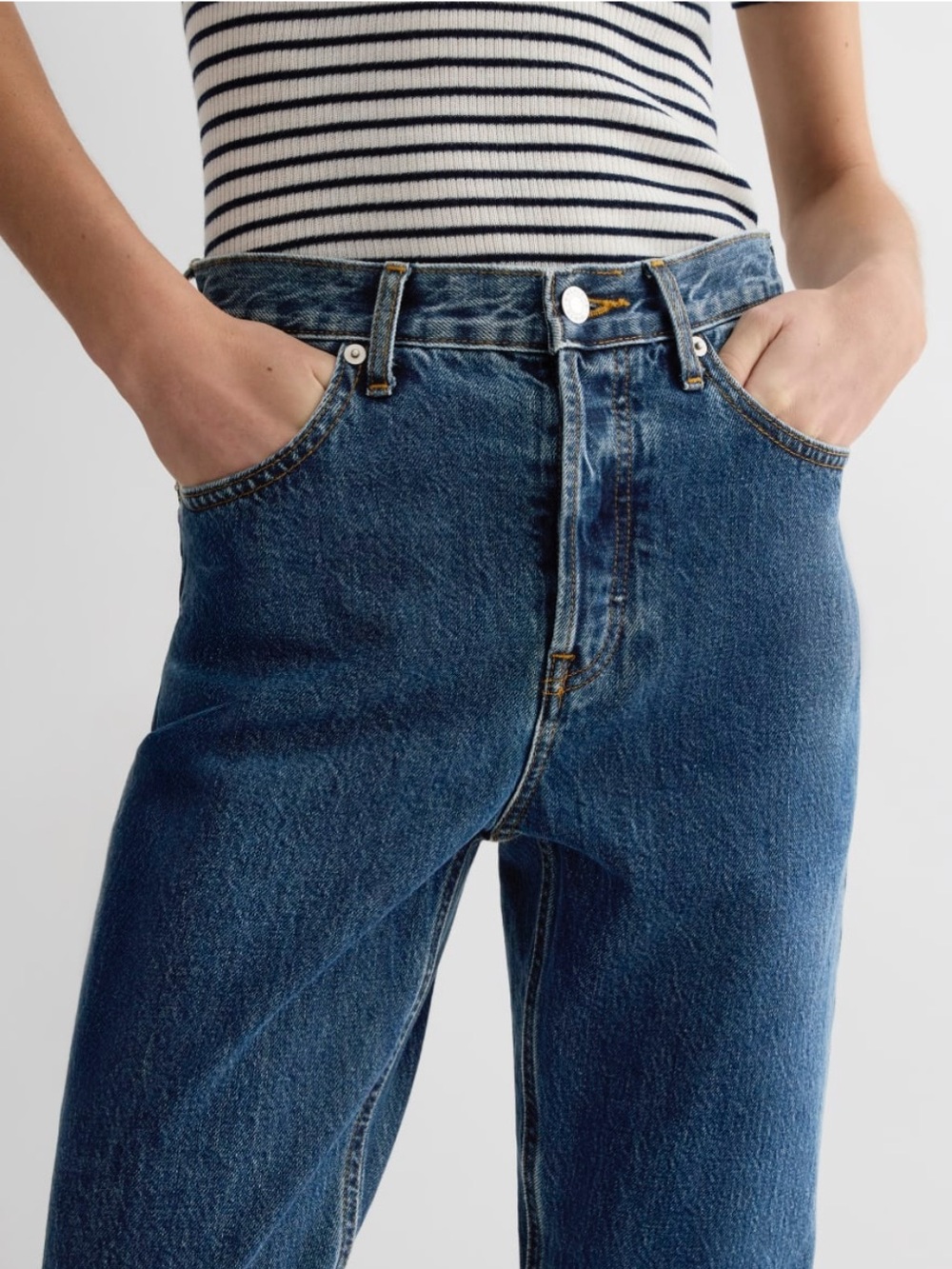 High Rise 90’s Jean - Picture 2 of 4